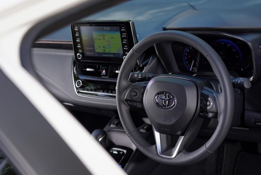 Торпедо Toyota Corolla Trek Hybrid 2020 года  (UK) (фото 17 из 40)